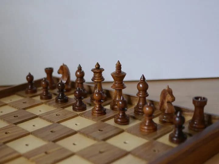 Szachy dla niewidomych – jak grać i jakie sprzęty wybrać