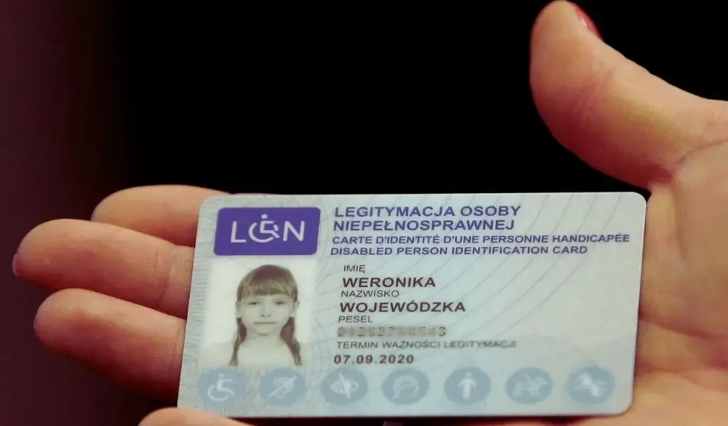 Co oznaczają symbole na legitymacji osoby niepełnosprawnej i ich znaczenie
