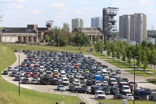 Czy niepełnosprawni płacą za parking w Katowicach? Sprawdź zasady.