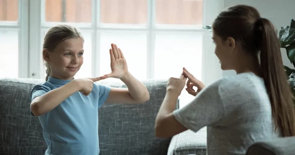 Kształcenie osób niesłyszących w Polsce: wyzwania i potrzebne zmiany