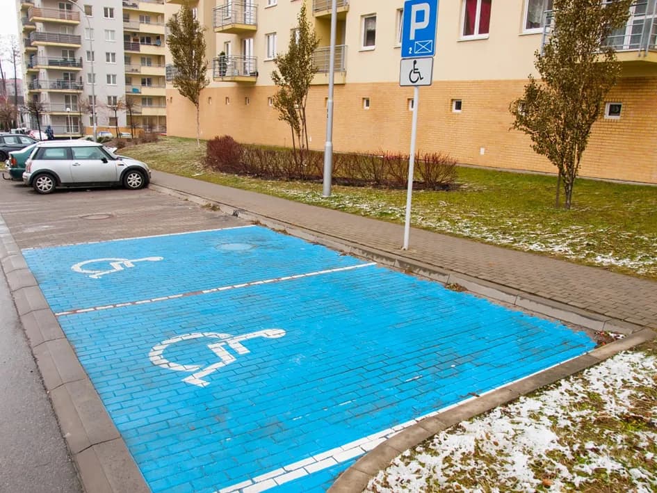 Ile miejsc dla niepełnosprawnych? Sprawdź obowiązujące przepisy