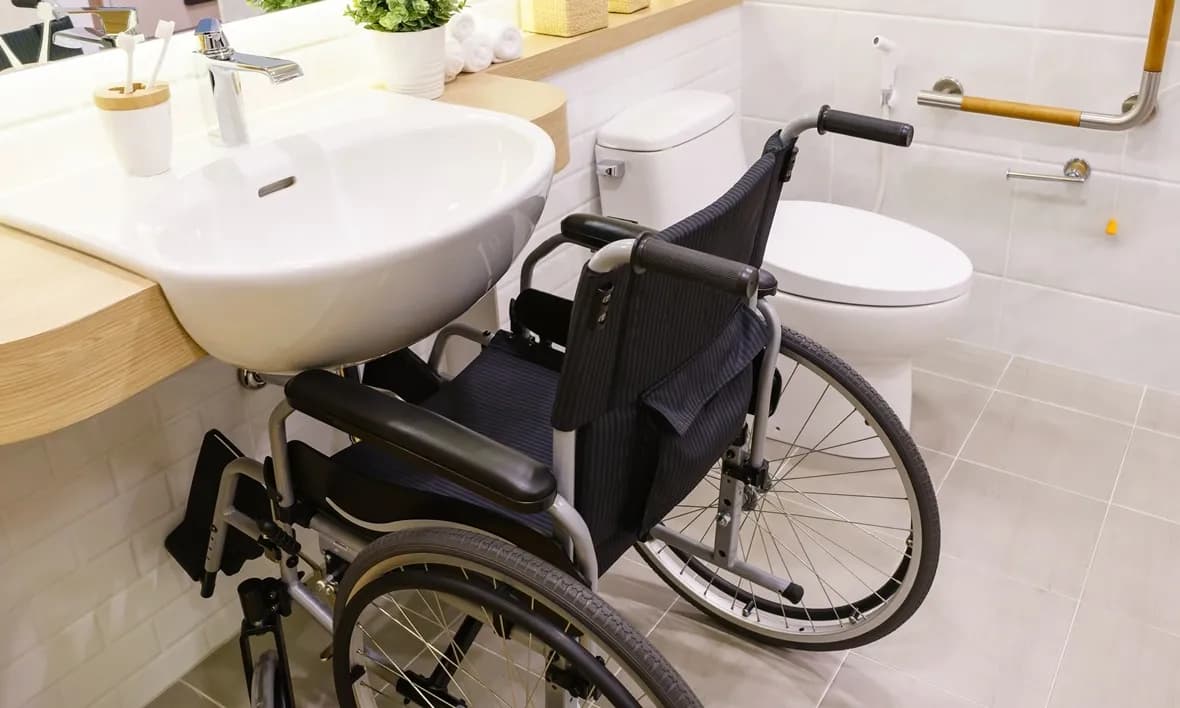 Na jakiej wysokości umywalka dla niepełnosprawnych, aby zapewnić komfort?