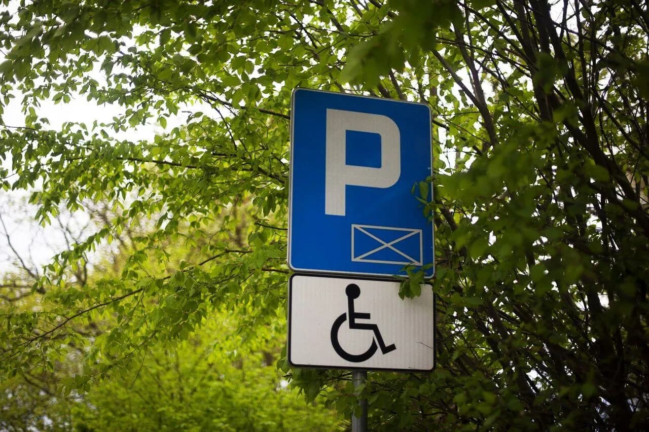 Do jakich znaków może nie stosować się osoba niepełnosprawna? Sprawdź zasady