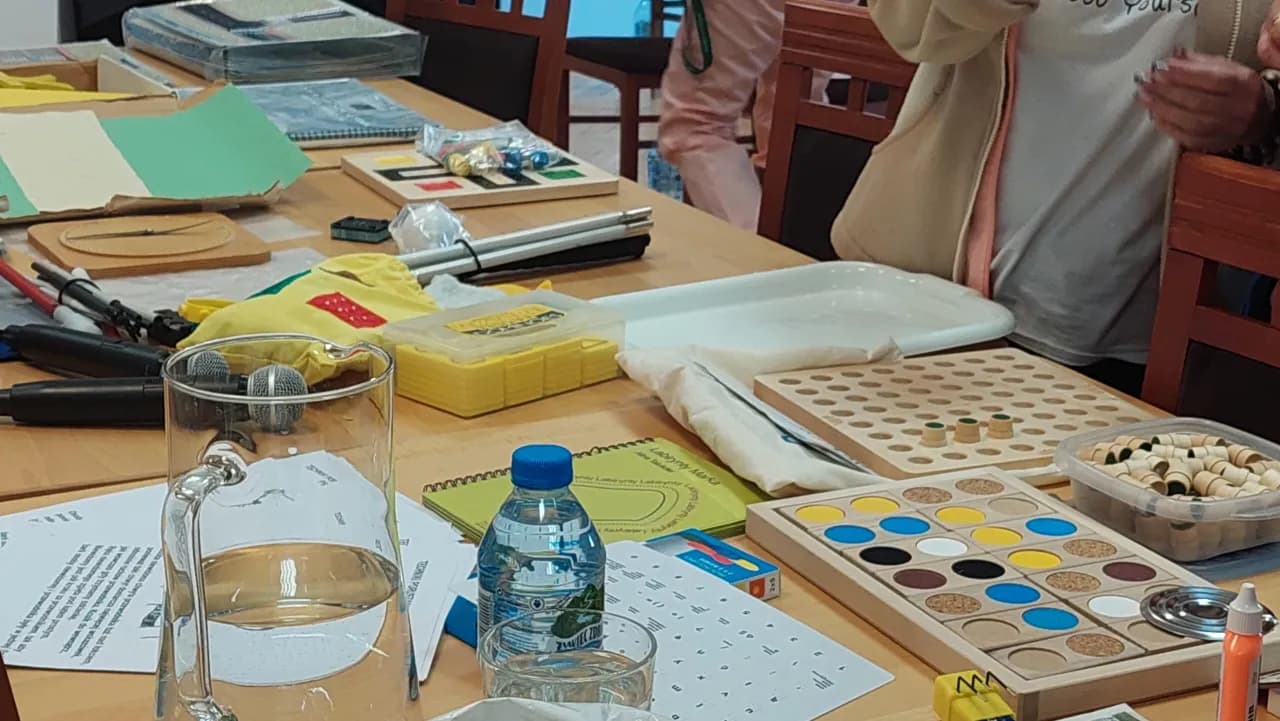 Zajęcia terapeutyczne dla niewidomych: jak poprawić życie i samodzielność